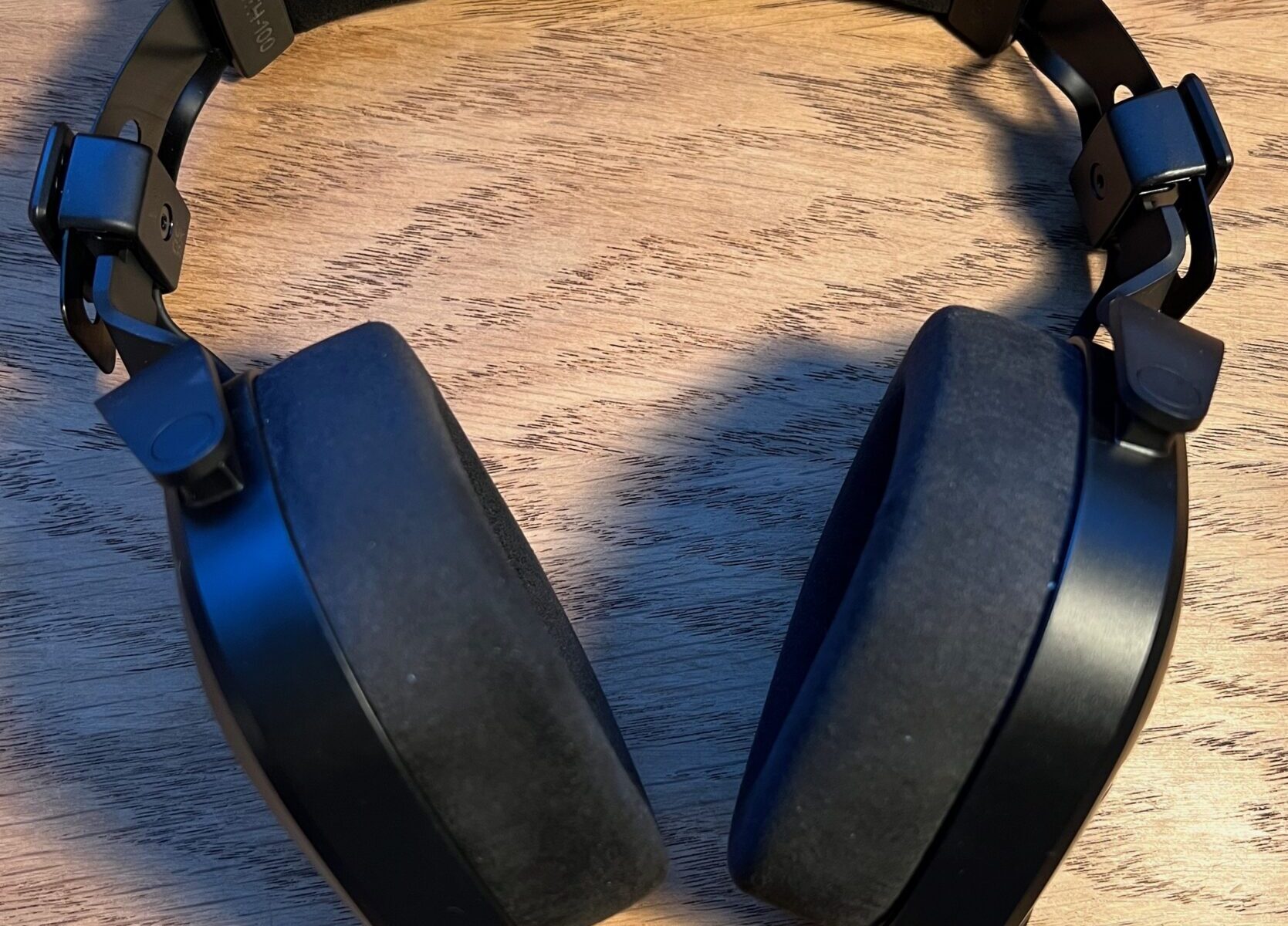 Casque Studio Rode NTH-100 + Câble Bleu 2,4 M - Confort Optimal, Son Précis, Fermé
